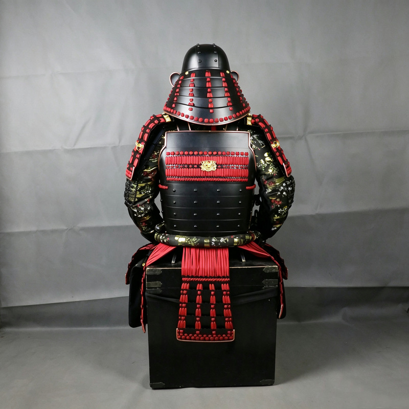 Japanese Sengoku-Style Floral-Patterned Samurai Armor Replica, Metal Display Prop for Restaurants, Escape Rooms and Exhibitions - Image 4