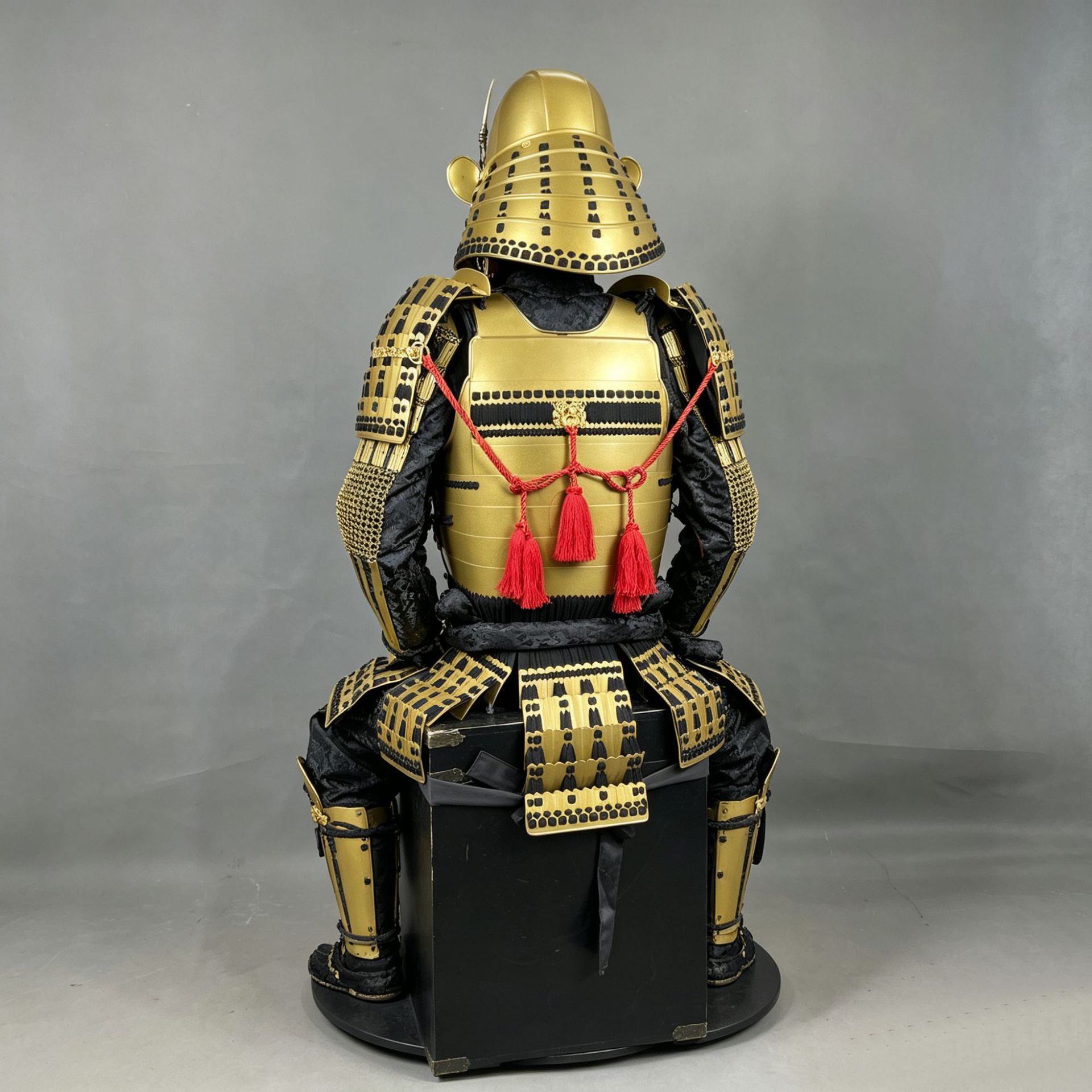 Japanese-style Golden Warlord Full Armor Set with Long-Bearded Faceplate, Role-Playing Prop Replica - Image 4