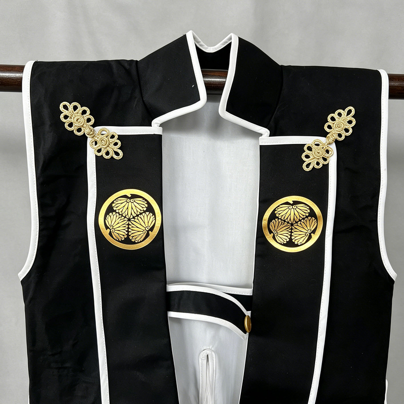 Japanese-Style Jinbaori Vest with Three-Flower Family Crest, Ceremonial Raincoat Fabric, Black and White Edging - Image 4