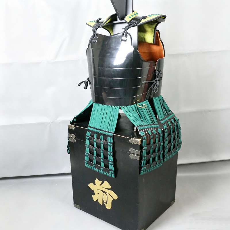 Mini Half-Body Black Shiny Samurai Armor Set, Dark Green Japanese-Style Tabletop Decoration - Image 4