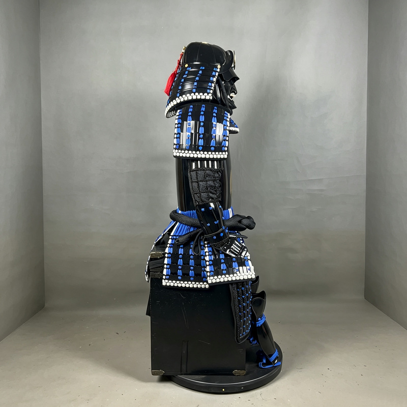 Traditional Japanese Samurai Armor Full Set with Family Crest, Vintage Craftsmanship Display Replica - Image 3