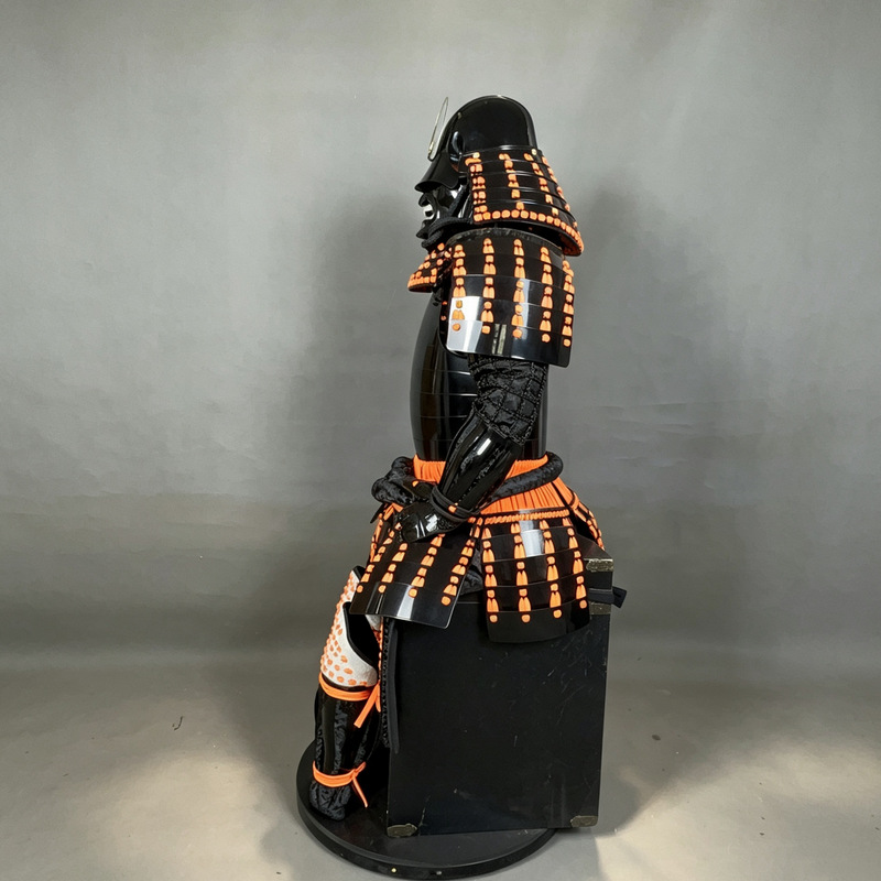 Japanese-style Samurai Armor Set, Orange and Black, Iron Construction, Display Armor for Role-Playing Venues - Image 3