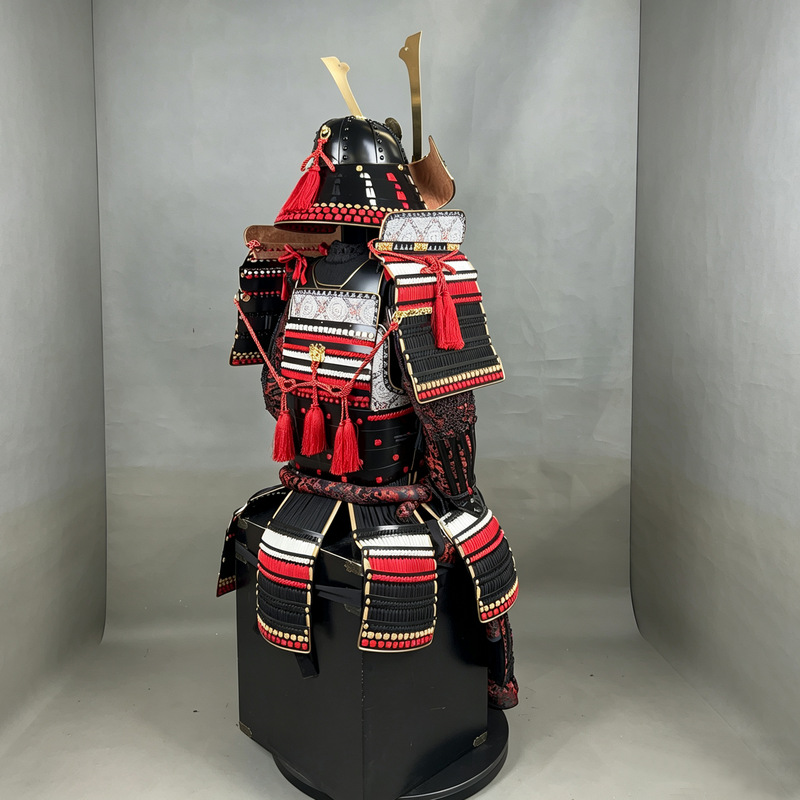 Japanese-style Warring States Samurai Armor, Black-Gold-Red Wearable Replica for Display and Film Props - Image 4