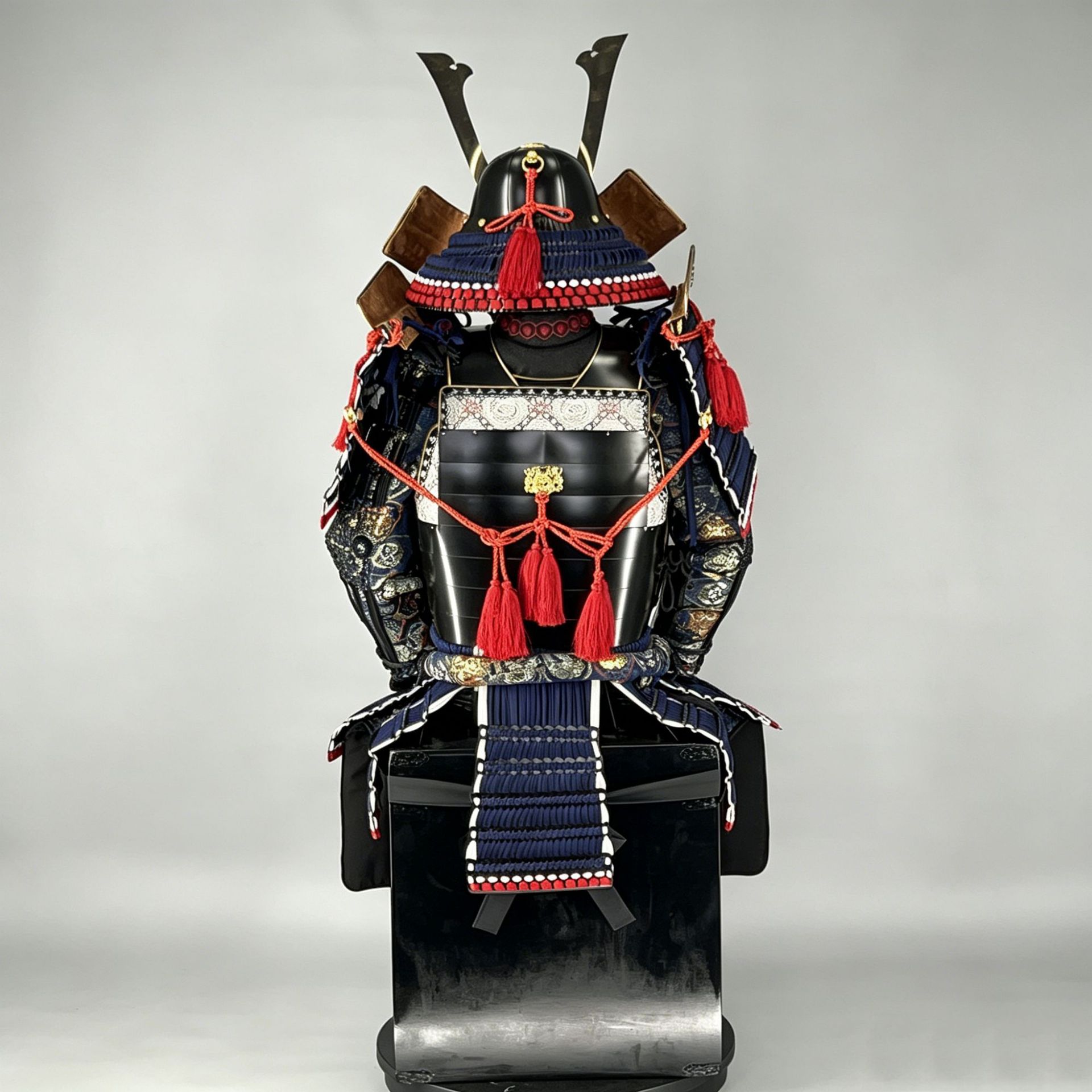 Hand-reproduced Japanese-style Samurai Armor Complete Set with Wooden Crate Packaging - Image 3