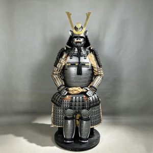Retro Japanese-style Samurai Armor Set with Black Lacquer and Green Rope for Display
