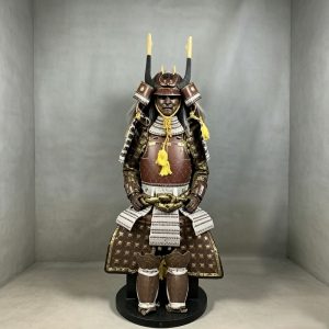 Vintage Bronze-Colored Samurai Armor Replica with Horns, Antique Bronze Texture, Exhibition Display Prop