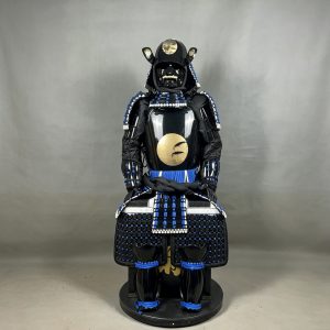 Traditional Japanese Samurai Armor Full Set with Family Crest, Vintage Craftsmanship Display Replica