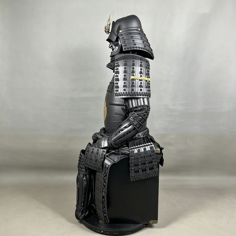 Matte Black Japanese-style Samurai Armor Decorative Replica with Wooden Crate Packaging - Image 3