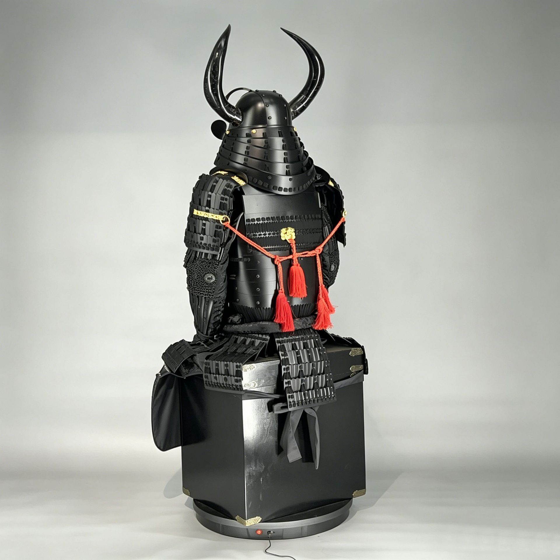 Japanese-Style Samurai Kabuto Helmet Replica, Black and Gold Crescent Horn Crest, Display Decor - Image 3