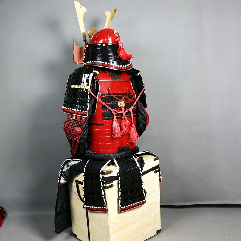 Japanese Samurai Armor Ornament Model, Handmade Iron Desktop Collectible, Wooden Box Display Piece - Image 2