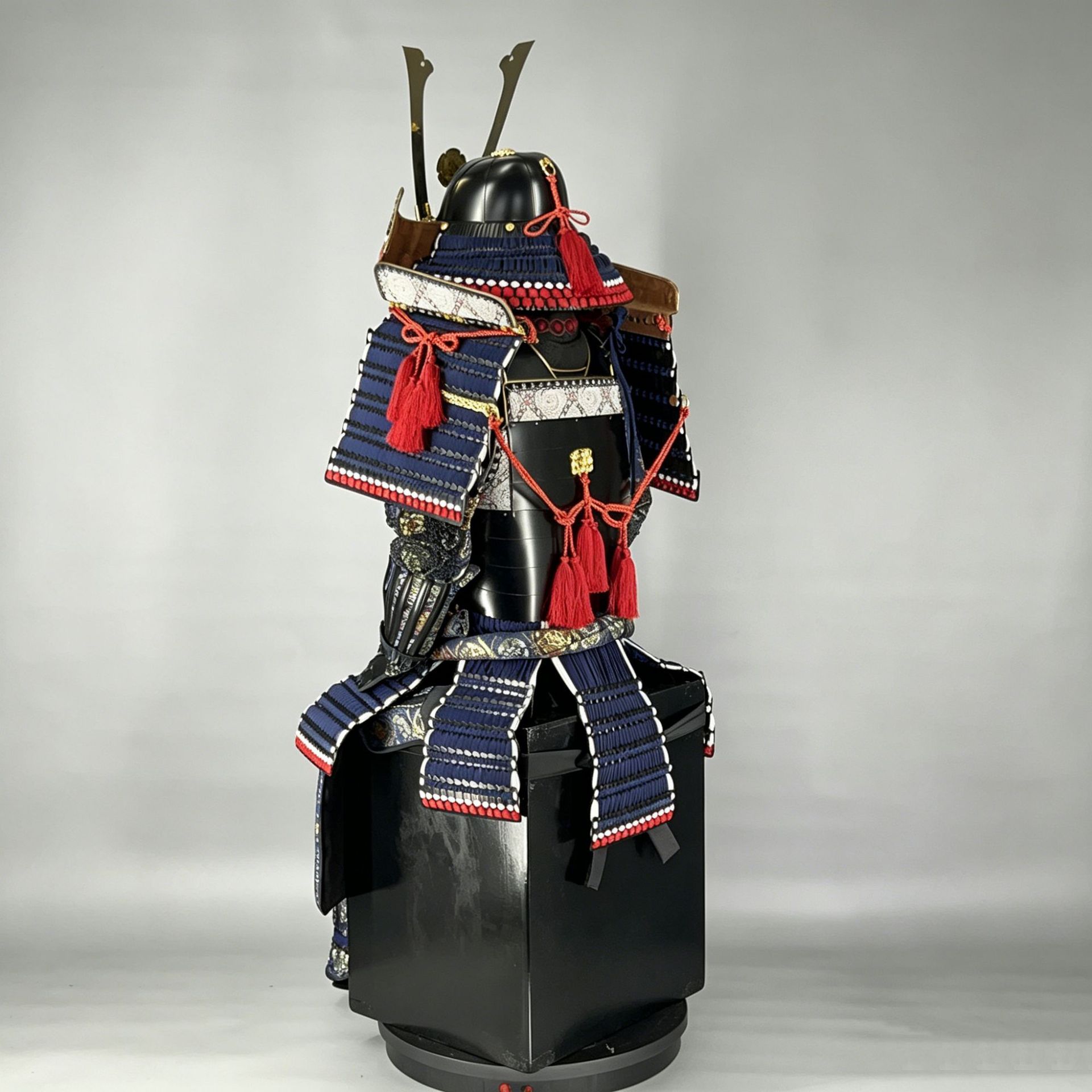 Hand-reproduced Japanese-style Samurai Armor Complete Set with Wooden Crate Packaging - Image 4