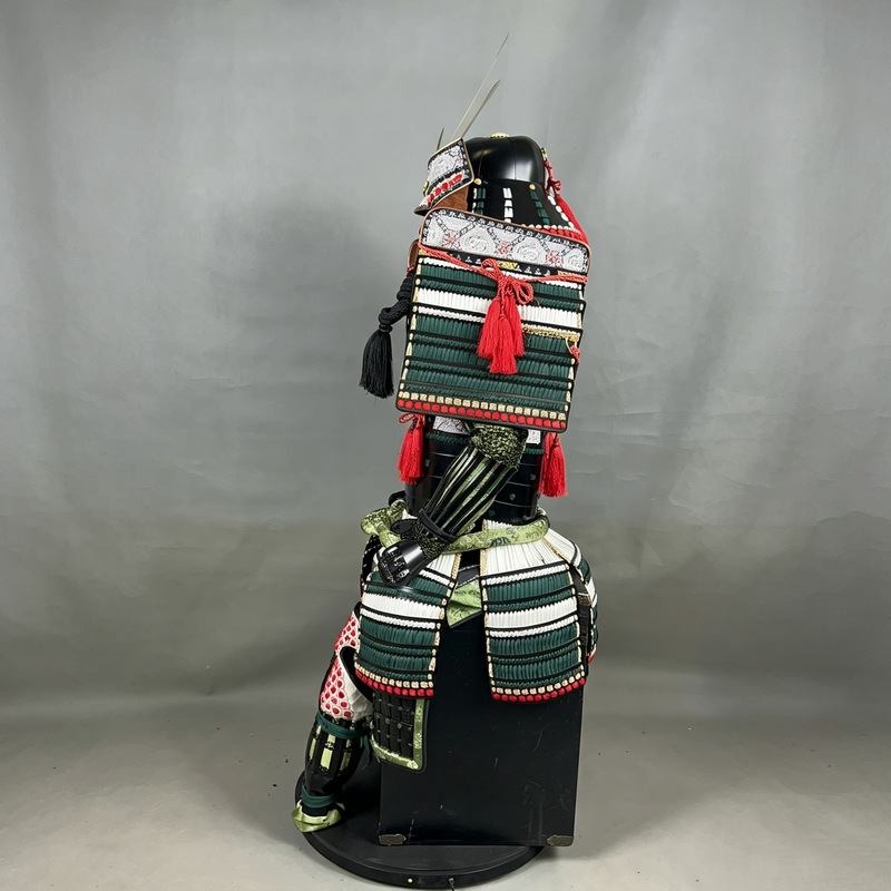 Black and Green Japanese-style Samurai Armor Full Set Replica for Display and Film Props - Image 3