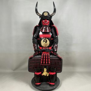Black and Red Horned Japanese Samurai Armor Replica, Large Decorative Display Prop for Restaurants, Clubs and Stage Role-Play