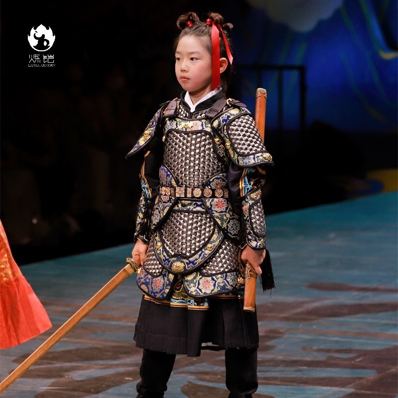Children's Mountain Pattern Split-Type Armor Set with Stainless Steel Chainmail Straight Helmet, Gold Finish - Image 4