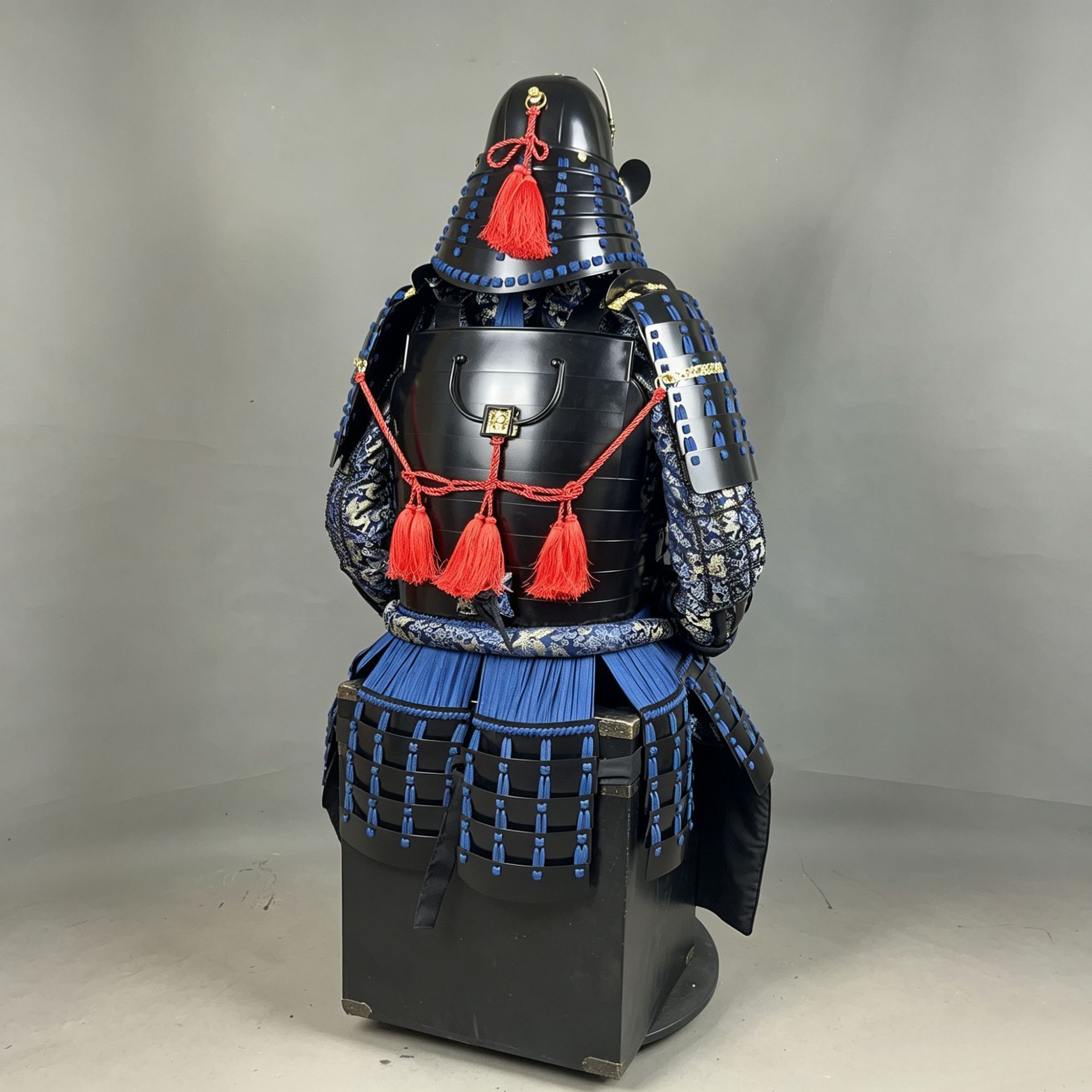 Black and Blue Japanese-Style Samurai Armor Display Prop with Silver Animal Horns and Ghost Face - Image 3