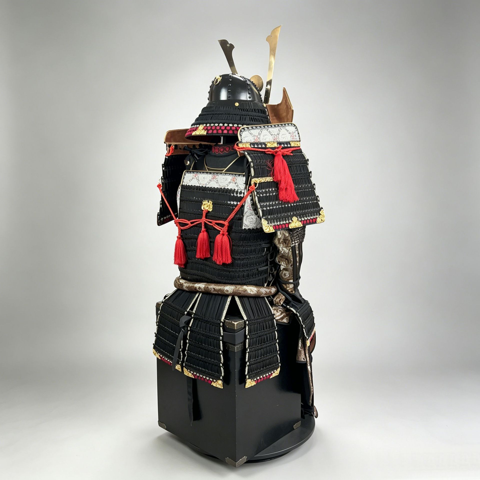 Black and Gold Brocade Japanese Samurai Armor Replica, Wearable Full Suit, Display Piece - Image 4