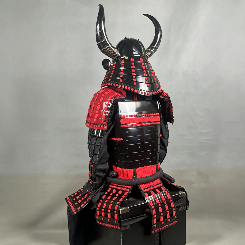 Black and Red Horned Japanese Samurai Armor Replica, Large Decorative Display Prop for Restaurants, Clubs and Stage Role-Play - Image 3