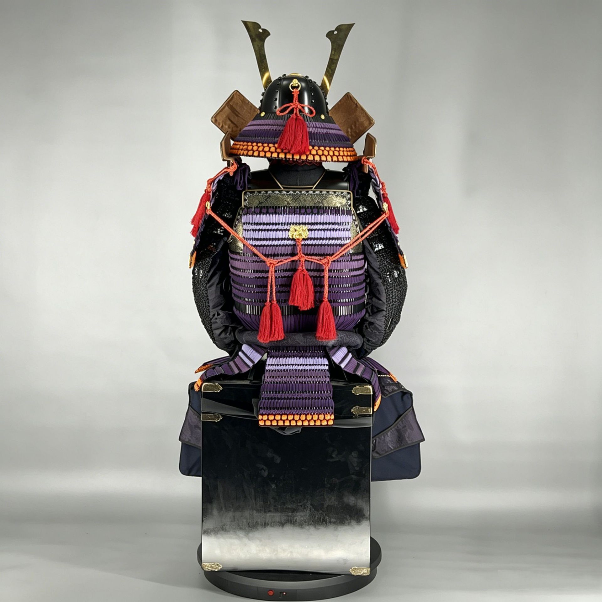 Ghost Face Japanese Samurai Armor Replica with Gradient Purple Rope Decoration for Exhibition Display - Image 5