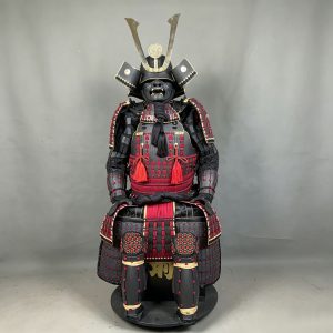 Black and Red Rope-Woven Japanese Samurai Armor Replica with Double-Horned Demon Face Mask, Decorative Display Prop