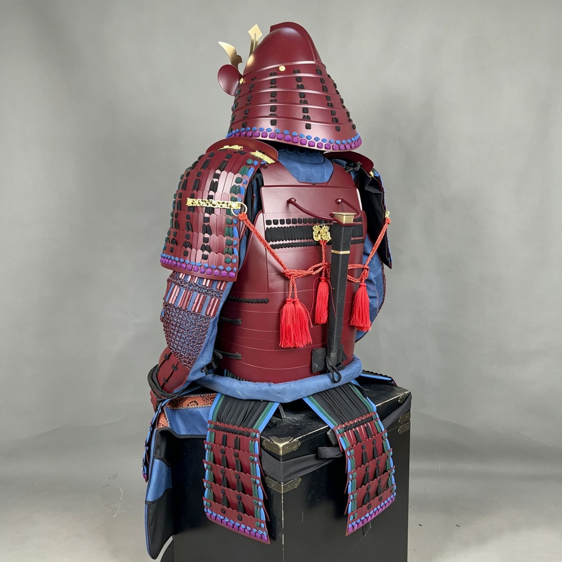 Japanese-Style Red Samurai Armor Set, Handmade Wearable Replica for Film and Display - Image 2